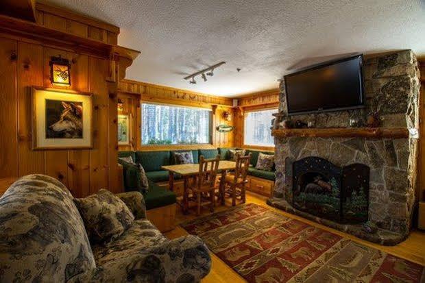 Red Wolf Lakeside Lodge